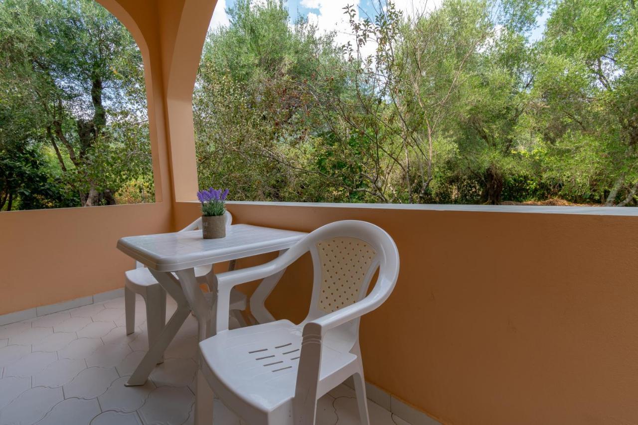 Villa Olive Apartments Іпсос Екстер'єр фото