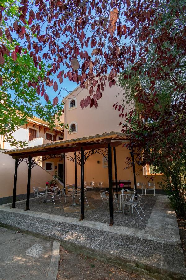 Villa Olive Apartments Іпсос Екстер'єр фото