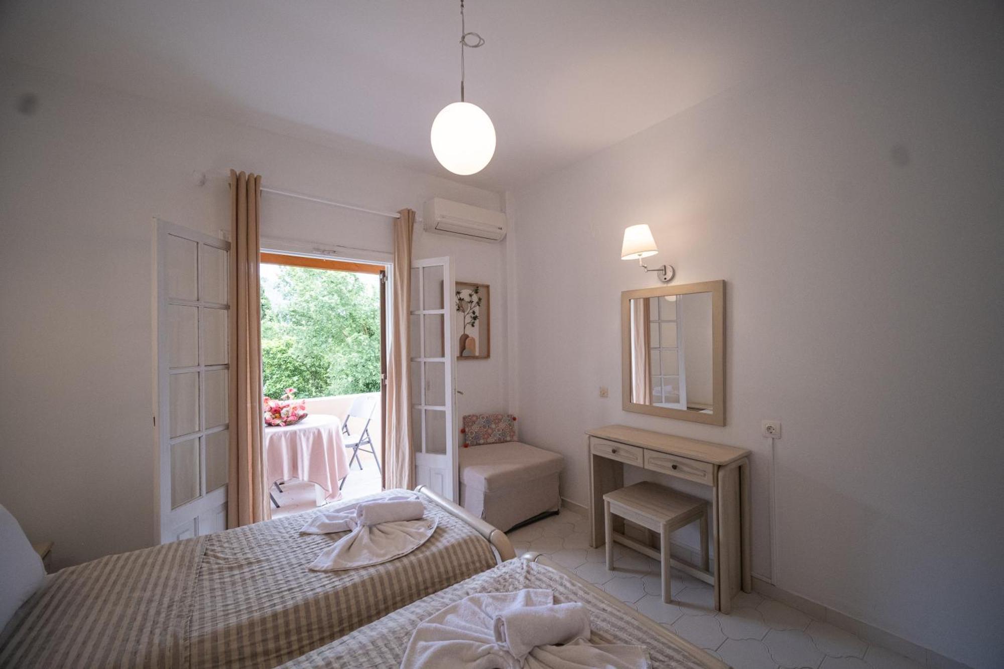 Villa Olive Apartments Іпсос Екстер'єр фото